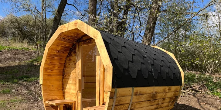 Pobyt se snídaní v plně vybaveném treehousu na jihu Čech: žádná elektřina ani Wi-Fi, jen božský klid