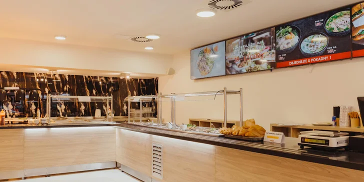 Naberte si, nač máte chuť: 600g talíř plný dobrot z poledního bufetu na Budějovické