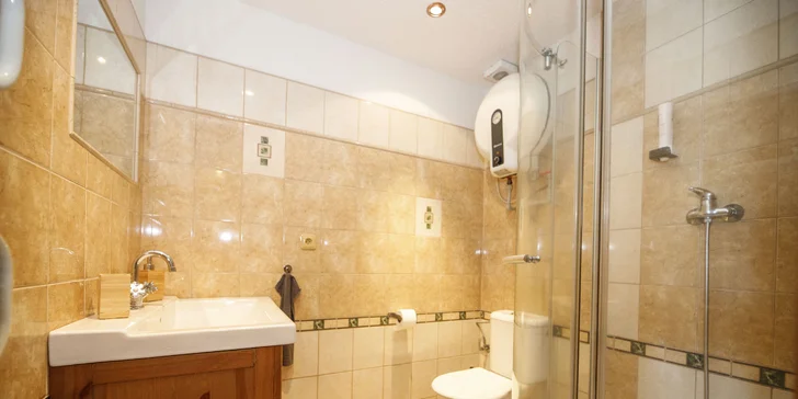 Až 8denní pobyt přímo u Lipna: vířivka, pokoj, bungalov či apartmán nebo chatka