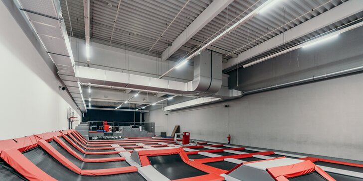 1 nebo 2 hodiny skákání v Jump Academy Olomouc: trampolíny, ninja dráha, parkour zóna i 9D kino
