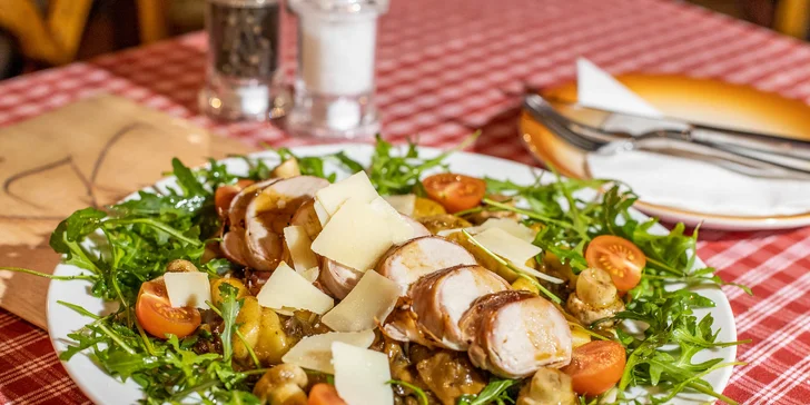 Medailónky z bravčovej panenky, gnochci v hubovej omáčke s parmezánovými hoblinami 