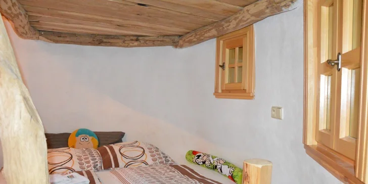 Rodinný pobyt v Pohádkové vesničce s polopenzí a vstupem do bazénu