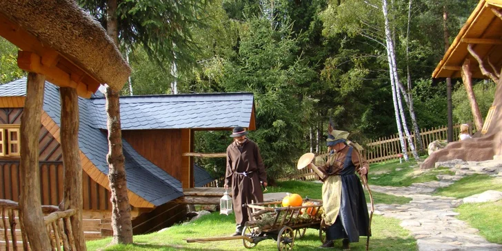 Rodinný pobyt v Pohádkové vesničce s polopenzí a vstupem do bazénu
