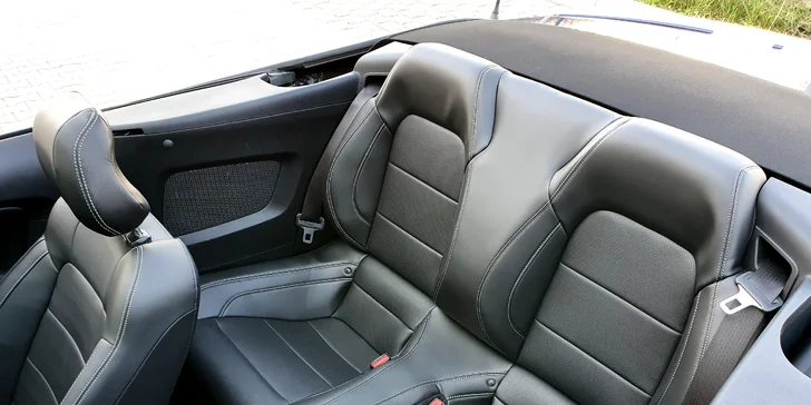 Nadupaný Ford Mustang Cabrio: zapůjčení na 15–60 min., 6 nebo 12 hodin i celý den