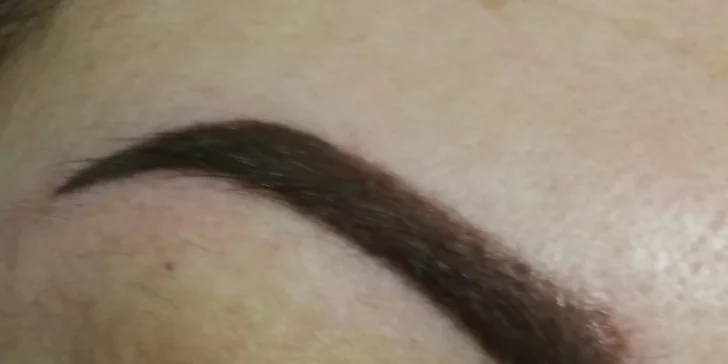 Permanentní make-up: horní nebo dolní oční linky či obočí