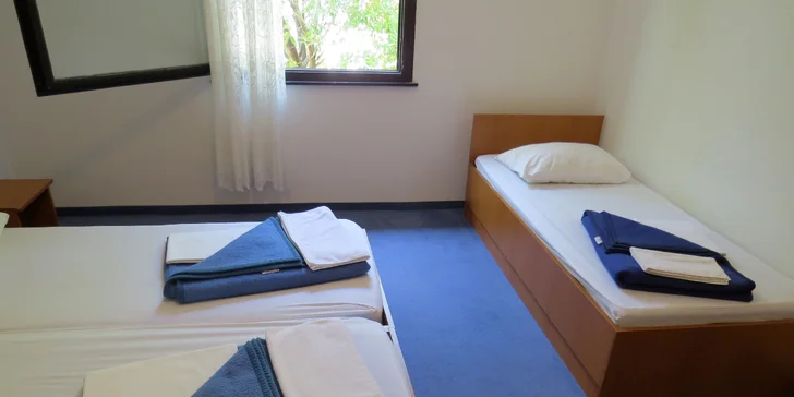 Apartmány hned u skryté pláže v Omiši s terasou a výhledem na moře