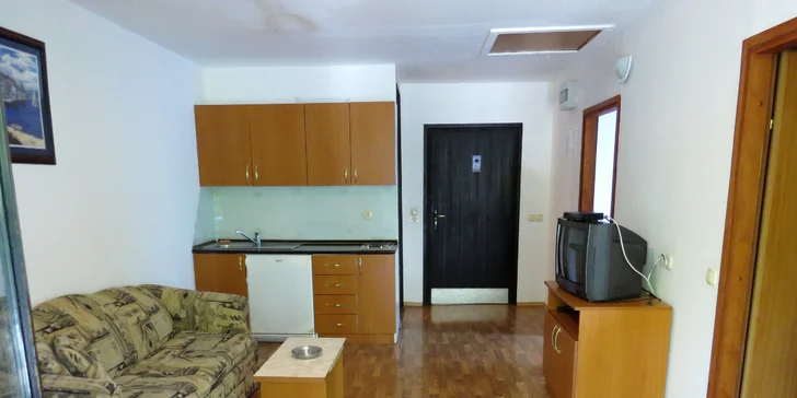 Apartmány hned u skryté pláže v Omiši s terasou a výhledem na moře