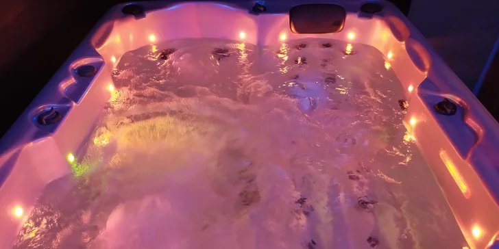 Relaxujte v soukromí: wellness s vířivkou a možností sauny na 60 minut i celou noc