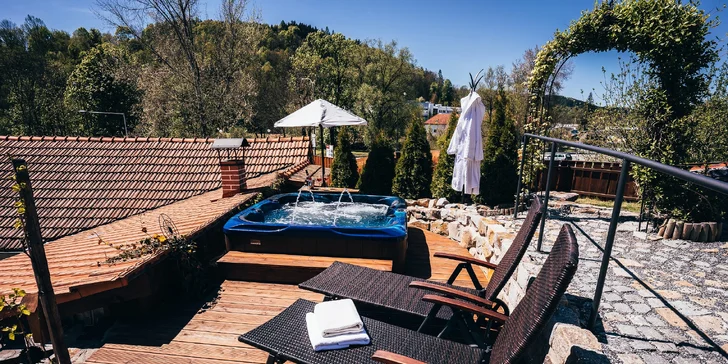 Pobyt se snídaní a relaxací ve střešní vířivce, penzion v klidné části Krumlova