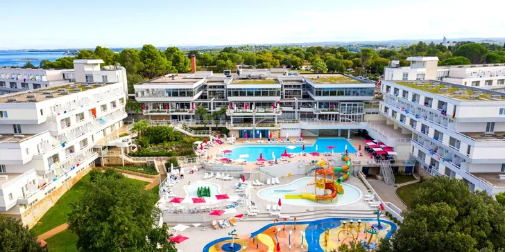 Dovolená na Istrii: hotelu u pláže, bazény, polopenze a dítě do 12 let zdarma