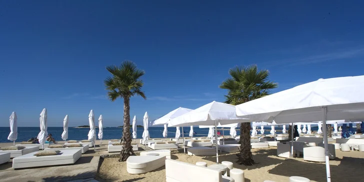 Dovolená na Istrii: hotelu u pláže, bazény, polopenze a dítě do 12 let zdarma