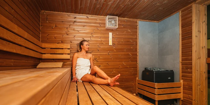 Privátní vířivka na 60 nebo 90 min. a láhev sektu nebo 2 hod. sauny pro 2 osoby