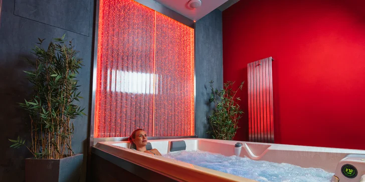 Veřejný či privátní vstup do sauny a vířivky i s lahví sektu pro 2 osoby