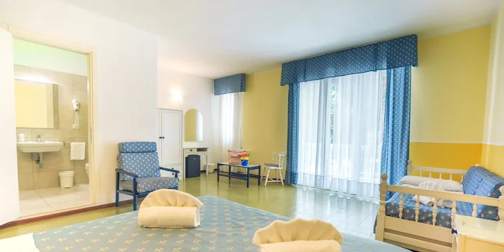 Všetky izby ponúkajú manželskú posteľ a rozkladaciu pohovku.