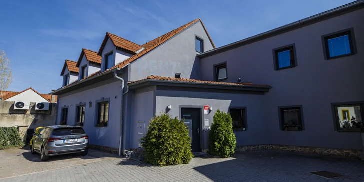 Pobyt se snídaní i degustací vína ve vinném sklepě ve Znojmě