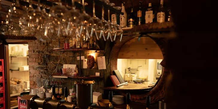 Vampýrův tatarák o váze 250 nebo 500 g a topinky v restauraci Torture