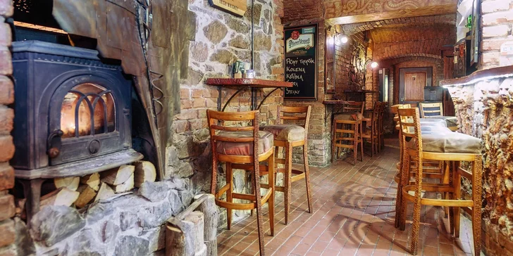 Vampýrův tatarák o váze 250 nebo 500 g a topinky v restauraci Torture