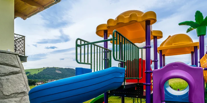 Relax u lázní Terma Bania a městečka Zakopané: láhev vína, neomezený wellness, možnost vstupu do lázní