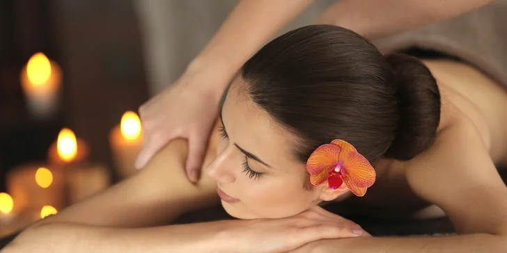 Aromaterapeutické masáže se směsí esenciálních olejů i parafínový zábal rukou pro jednoho či pár