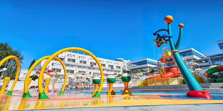 Dovolená na Istrii: hotelu u pláže, bazény, polopenze a dítě do 12 let zdarma