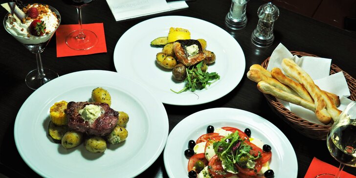 Tříchodové menu pro 1 či 2 osoby: salát caprese, steak nebo losos a dezert