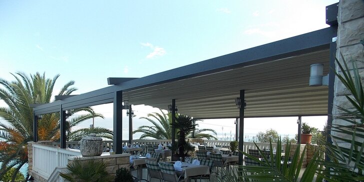 Dovolená u Splitu: ubytování s balkonem 400 metrů od pláže, snídaně, neomezený vstup do sauny a vířivky