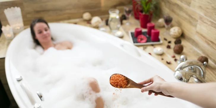 90 minut něžného soukromí: wellness balíček i s peelingem pro pár