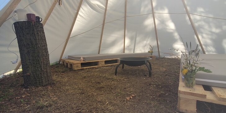 Odpočinek v přírodě: pobyt v teepee v zámecké zahradě pro 2 osoby