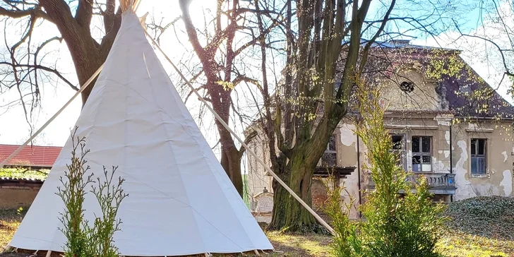 Odpočinek v přírodě: pobyt v teepee v zámecké zahradě pro 2 osoby