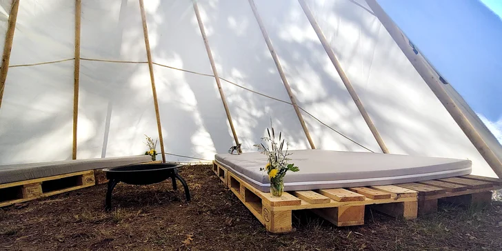 Odpočinek v přírodě: pobyt v teepee v zámecké zahradě pro 2 osoby