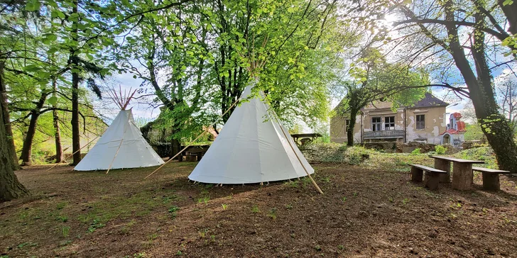 Odpočinek v přírodě: pobyt v teepee v zámecké zahradě pro 2 osoby