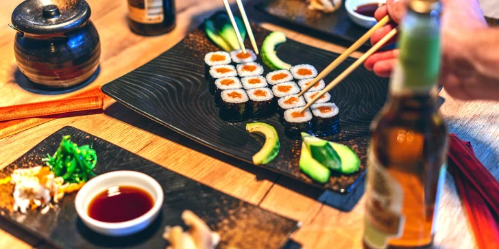 Asie v centru Olomouce: 32 ks sushi s lososem, tuňákem, okurkou i avokádem