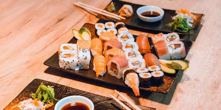 Asie v centru Olomouce: 32 ks sushi s lososem, tuňákem, okurkou i avokádem