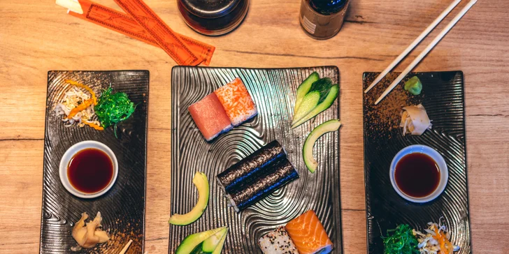 Asie v centru Olomouce: 32 ks sushi s lososem, tuňákem, okurkou i avokádem