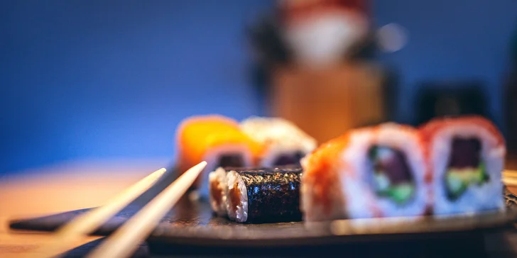 Asie v centru Olomouce: 32 ks sushi s lososem, tuňákem, okurkou i avokádem