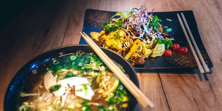 Asie v centru Olomouce: 32 ks sushi s lososem, tuňákem, okurkou i avokádem