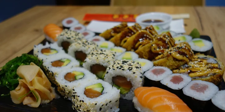 Asie v centru Olomouce: 32 ks sushi s lososem, tuňákem, okurkou i avokádem