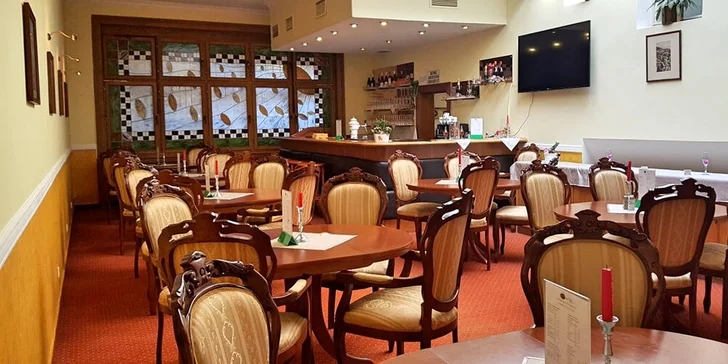 Hotel v Karlových Varech s polopenzí, vstupem do bazénu a wellness