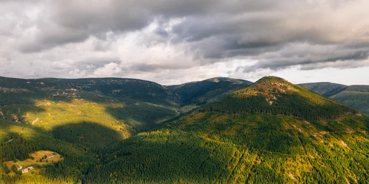 Léto i podzim v Krkonoších: 3–8 dní s polopenzí i jízdenkami na lanovky