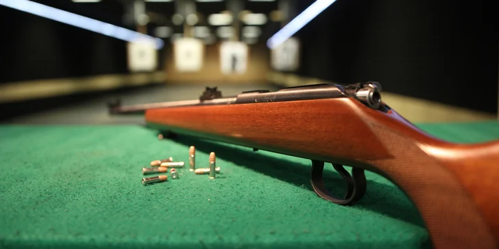 Nadupané střelecké balíčky pro 1–4 pistolníky: 3 nebo 6 zbraní s až 240 náboji