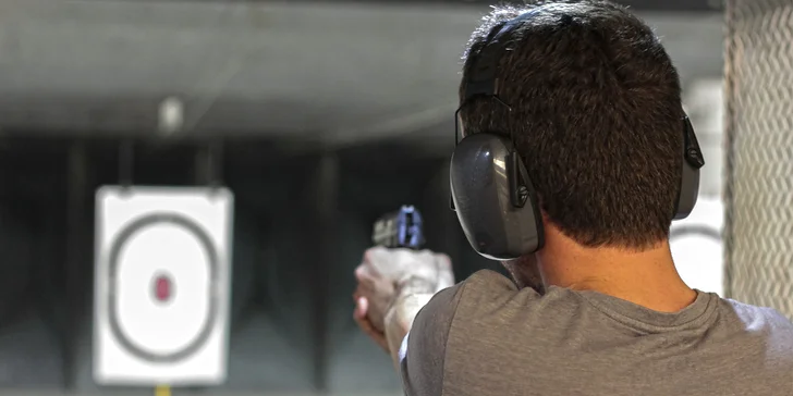 Nadupané střelecké balíčky pro 1–4 pistolníky: 3 nebo 6 zbraní s až 240 náboji