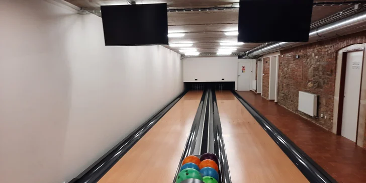 Burger nebo mega burger pro 2 osoby i hodina bowlingu až pro 4 osoby