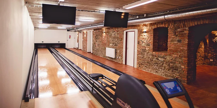 Bowling s posezením v historických sklepeních: až 4 hráči, 1 hodina hry, všední dny i víkendy