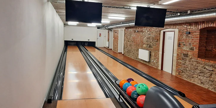 Bowling s posezením v historických sklepeních: až 4 hráči, 1 hodina hry, všední dny i víkendy