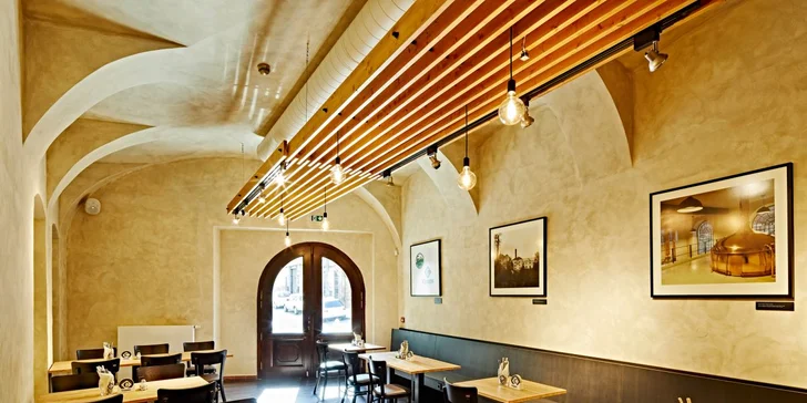 Půllitr piva Cvikov v restauraci Sladovna ve Vodičkově ulici: na výběr 5 druhů vč. Sváteční 13°