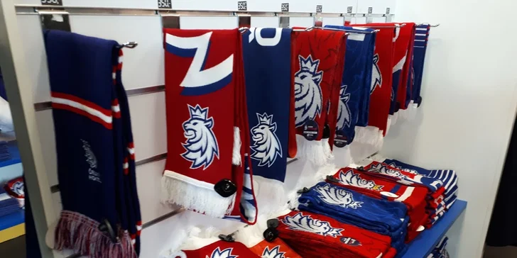 Výbava na MS v hokeji: dres, šála, triko i přívěsek české reprezentace