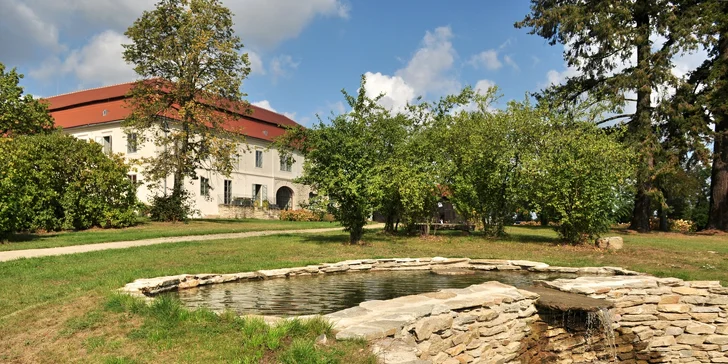 Pobyt pro dva i rodinu v klidném prostředí na Znojemsku: snídaně i večeře, lahev vína nebo degustace