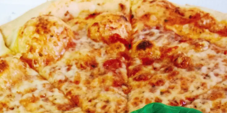 Dvě pizzy o průměru 45 cm s osobním vyzvednutím na provozovně