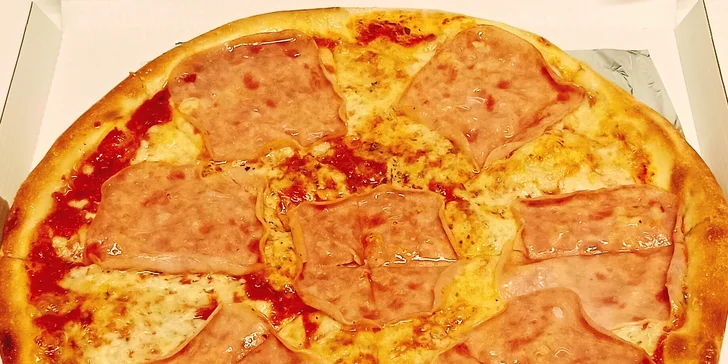 Dvě pizzy o průměru 45 cm s osobním vyzvednutím na provozovně