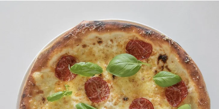 Dvě pizzy o průměru 45 cm s osobním vyzvednutím na provozovně